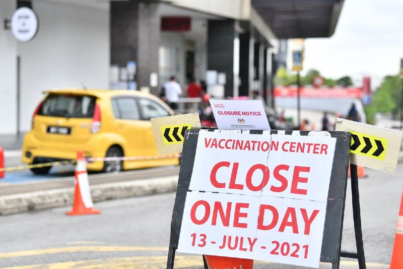 204 volunteers at idcc vaccination center in shah alam test positive for covid-19