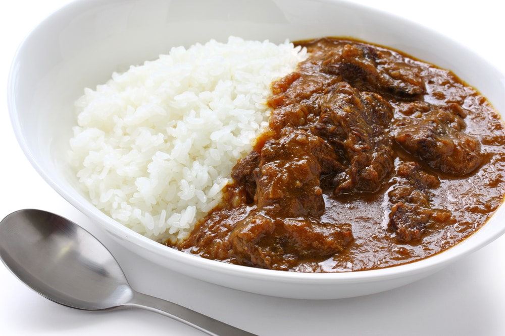 man fake faint wakes smell beef curry rice
