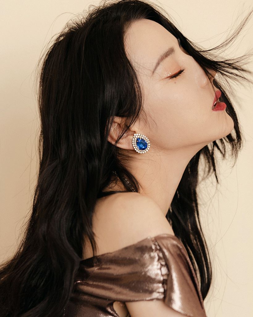 【多图】迪丽热巴化身「美人鱼公主」❗️大晒s形曲线🔥