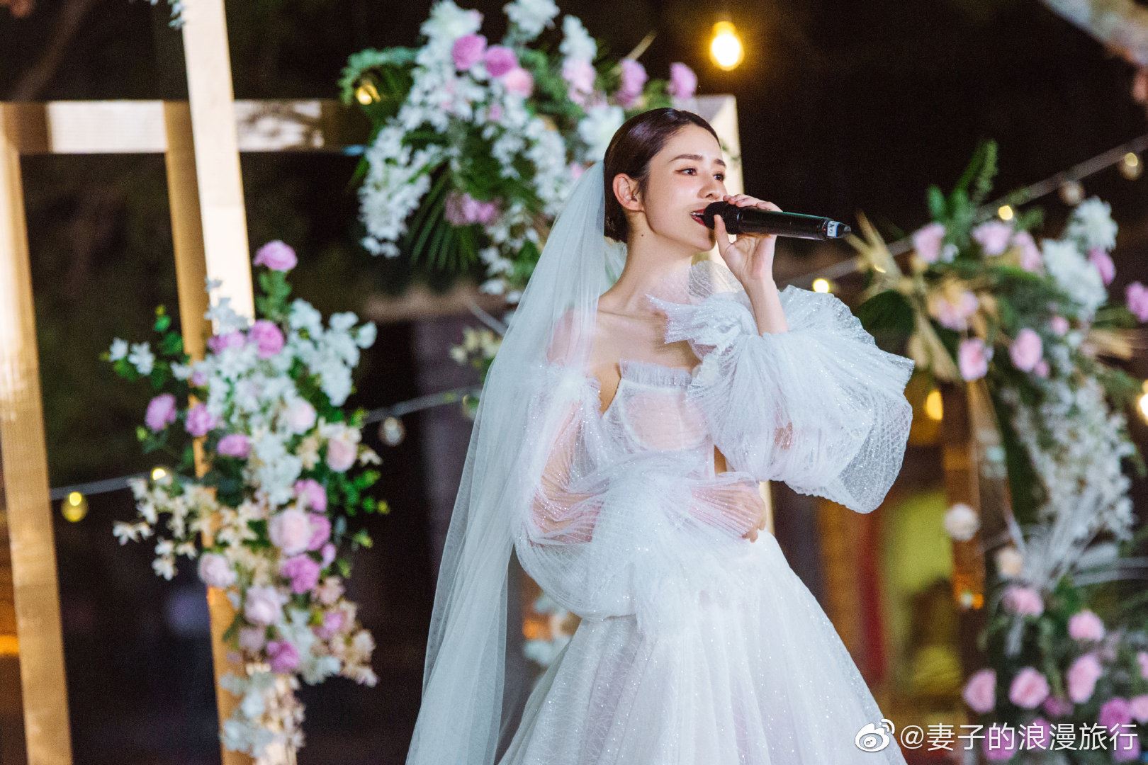 张馨月穿婚纱唱《勇气》❗️林峯看得眼湿湿❤️