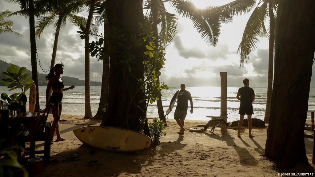 lonjakan kes covid-19 tidak halang thailand buka tiga lagi pantai peranginan untuk pelancong luar negara