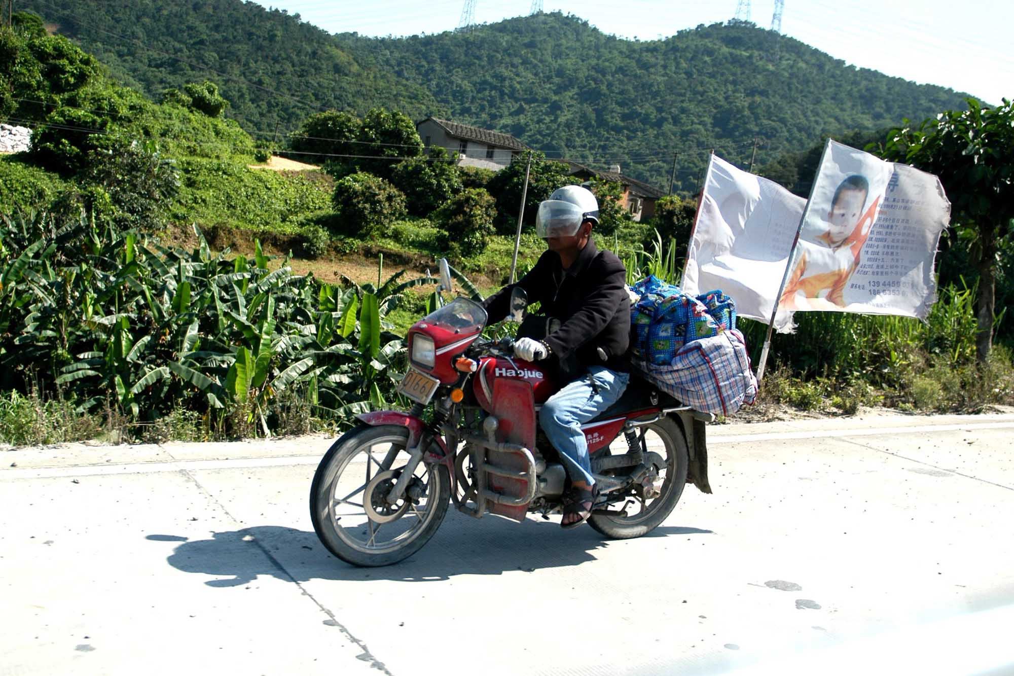  father & son reunited after 24 years, searching over 500,000km for his missing son