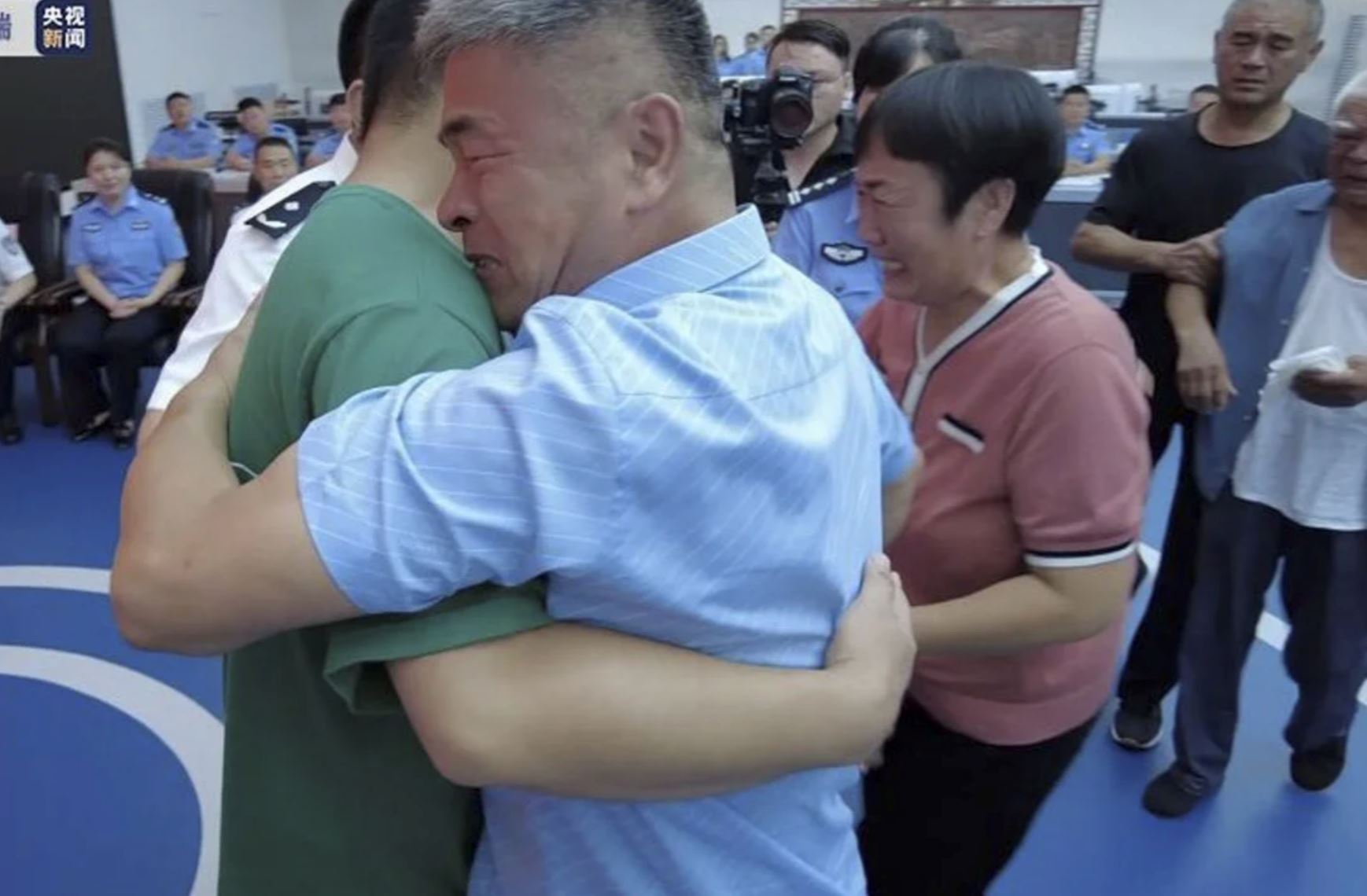 chinese man reunited with his kidnaped son after 24 years!