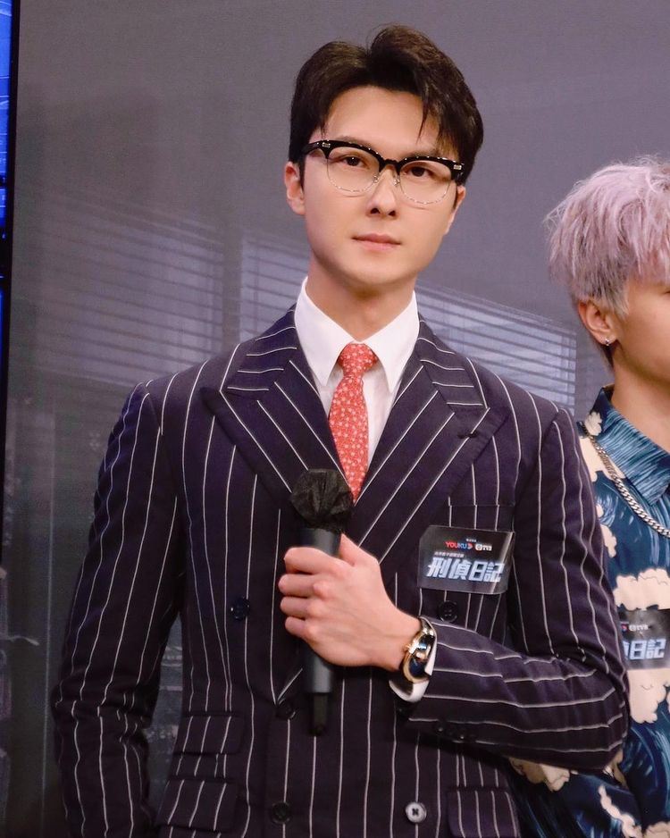 难得同框❗️王浩信拉女儿一起直播好有爱呢❤️