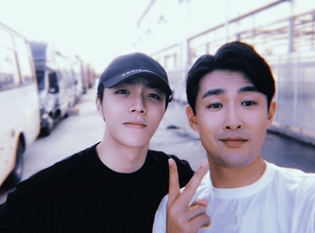 【影片】陈立农带伤上阵王彦霖婚礼❗️更同台合唱 网友赞神仙友谊❤️