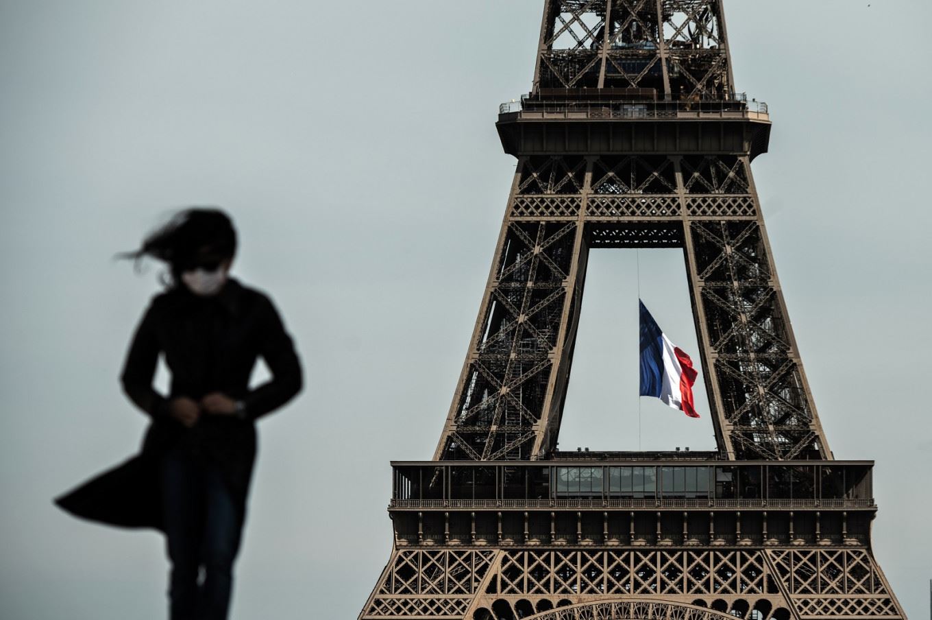 selepas 9 bulan ditutup, ‘menara eiffel’ mercu tanda paris kembali dibuka kepada umum