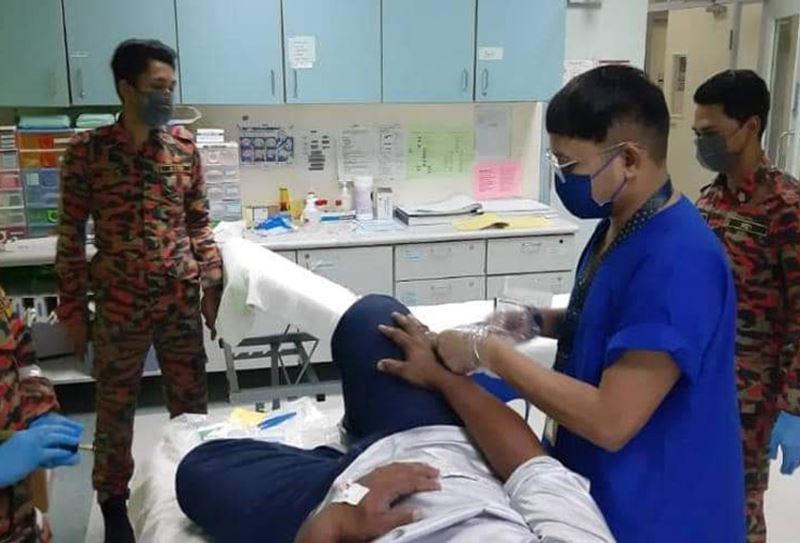 man suffered for 20 minutes as bomba helped take off ring stuck on his finger