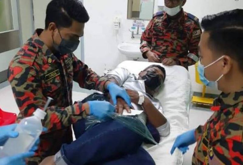 man suffered for 20 minutes as bomba helped take off ring stuck on his finger