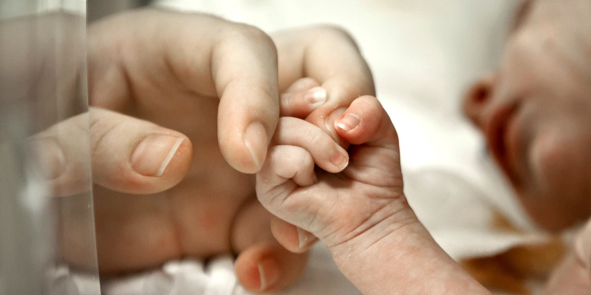 pasangan disarankan membaca doa untuk bayi baru lahir selepas laungan azan di telinga bayi