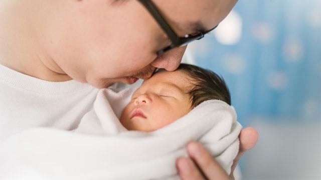 pasangan disarankan membaca doa untuk bayi baru lahir selepas laungan azan di telinga bayi