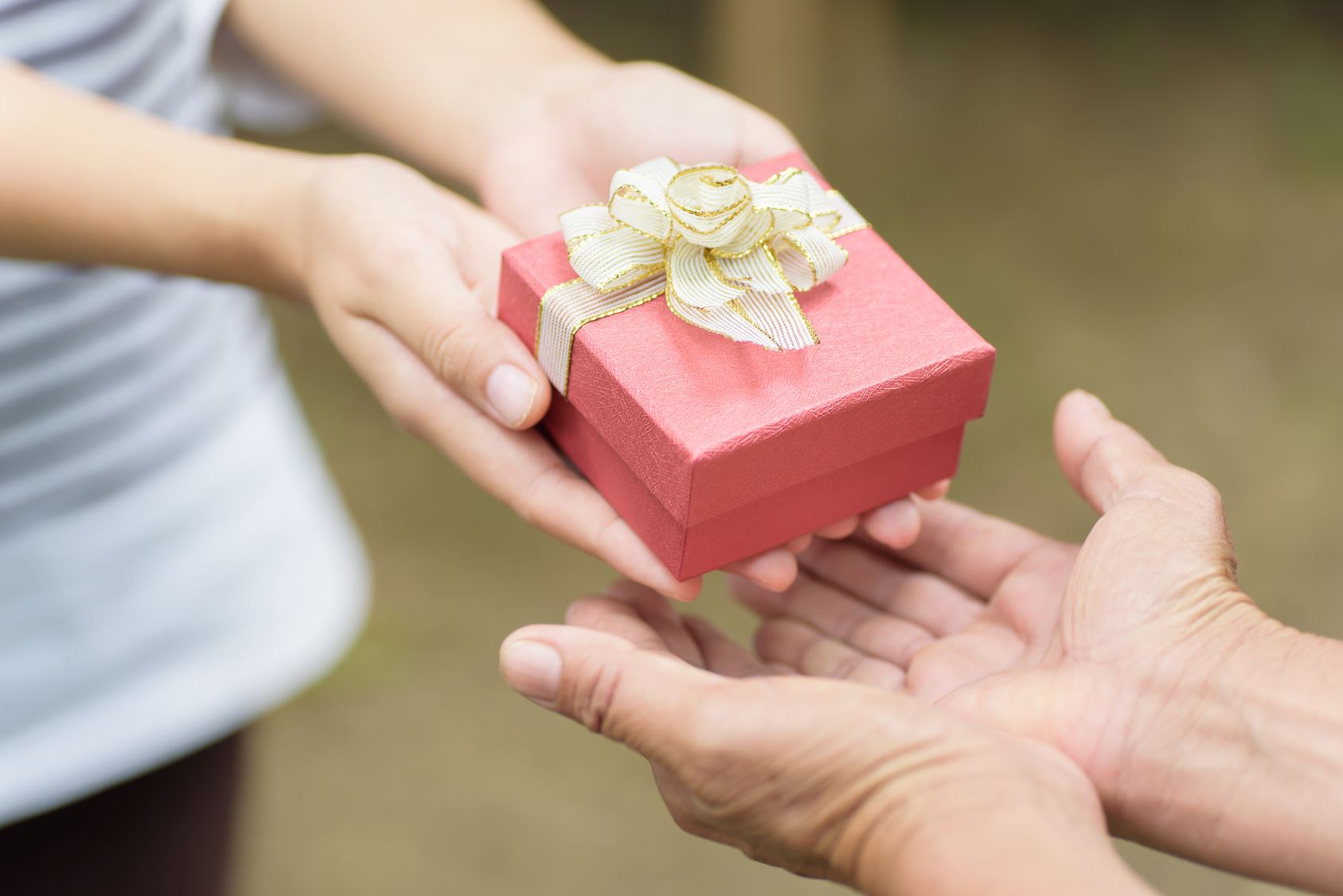 boleh ke kita jual balik hadiah yang orang bagi dekat kita?