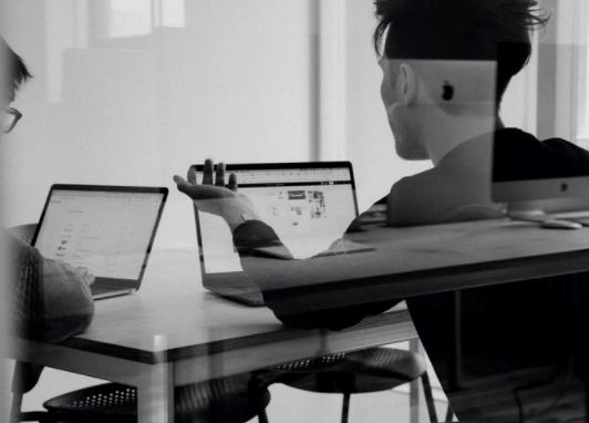 即使你再善良，职场上这4种忙千万不能帮！