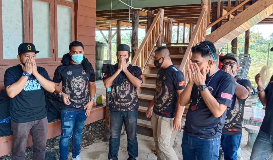 radio gegar anjur ibadah korban, kongsi nikmat rezeki bersama penduduk pantai timur