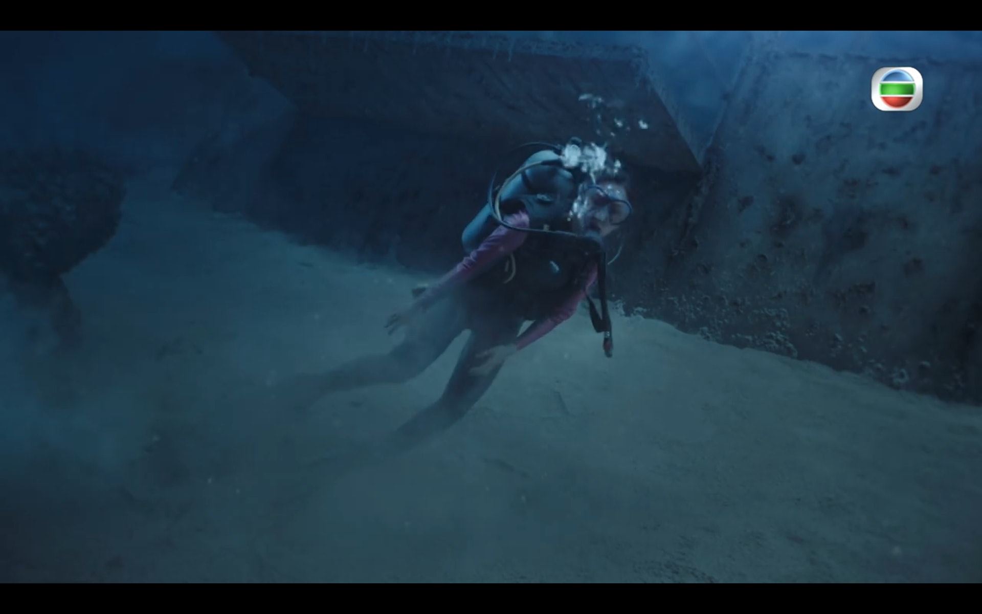 【影片】《刑侦日记》王浩信、王敏奕潜水戏原来是这样拍的❗️可说是电影级数制作🔥