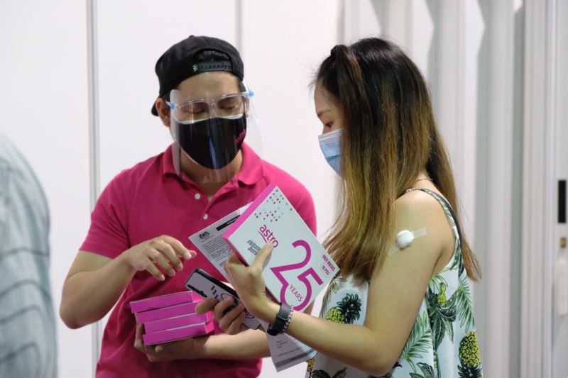 astro’s talents and staff band together to volunteer at bukit jalil stadium vaccination centre!