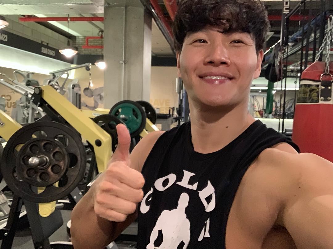 rajin buat video ‘workout’, kim jong kook derma semua gaji youtube kepada golongan memerlukan