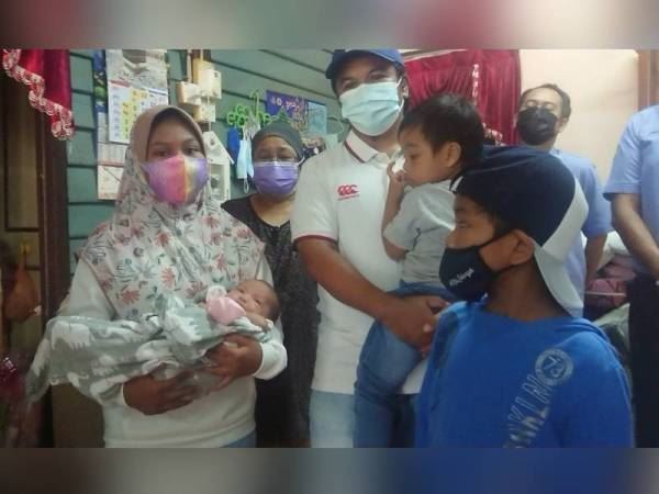 suami tabah isteri meninggal dunia selepas bersalin, sanggup berhenti kerja mahu jaga empat anak
