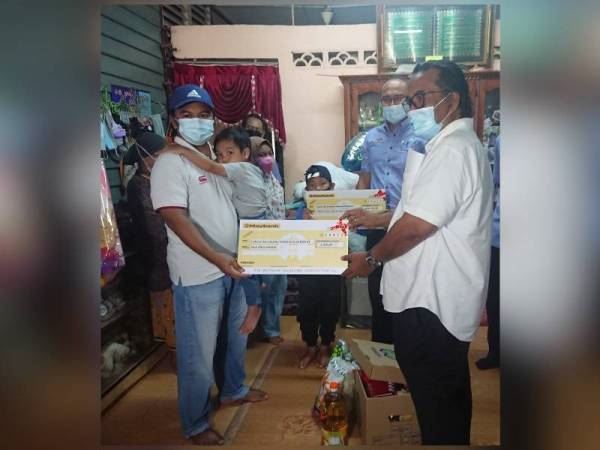 suami tabah isteri meninggal dunia selepas bersalin, sanggup berhenti kerja mahu jaga empat anak