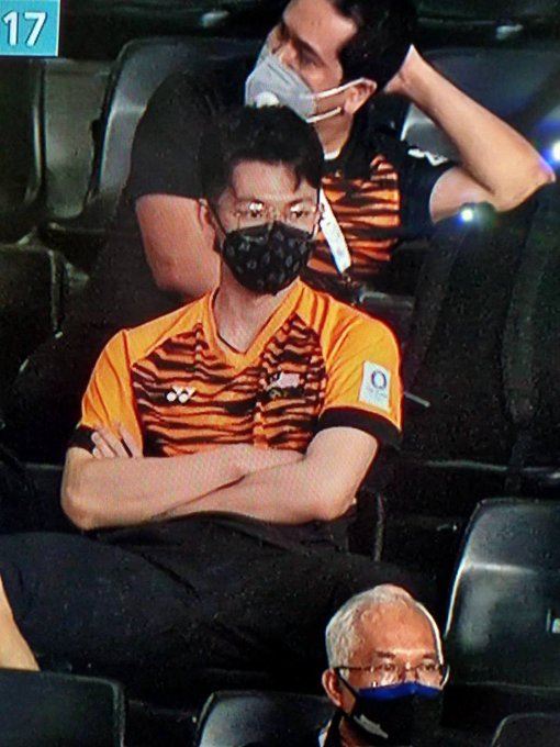 【东京奥运】李梓嘉被发现在观众席❗️网友：坐着都那么吸睛❤️