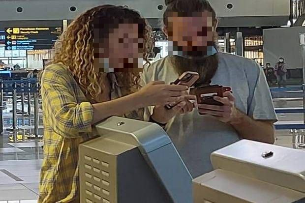 ambil mudah dengan kuarantin, pasangan pelancong 'diusir' dari indonesia