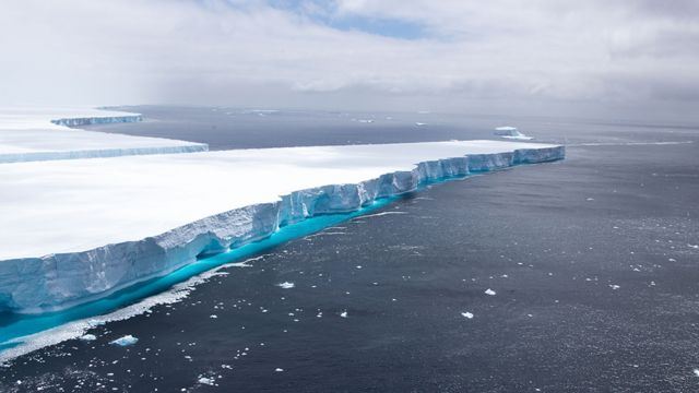 akibat pemanasan global, ‘iceberg’ terbesar dunia kini hanyut di lautan