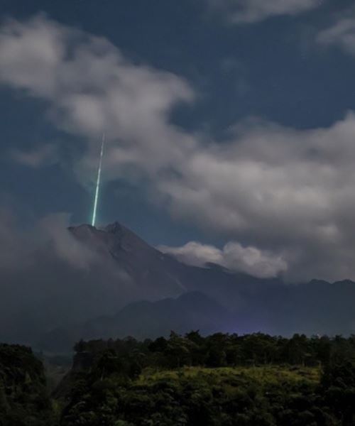 penampakan meteor di indonesia, sempat dirakamkan jurugambar
