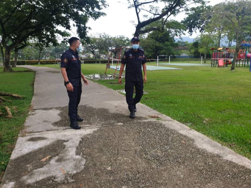joggers in shah alam flee after spotting enforcement officers at public park