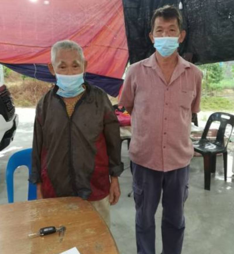 elderly uncle from melaka goes out to get food, gets lost and ends up in johor