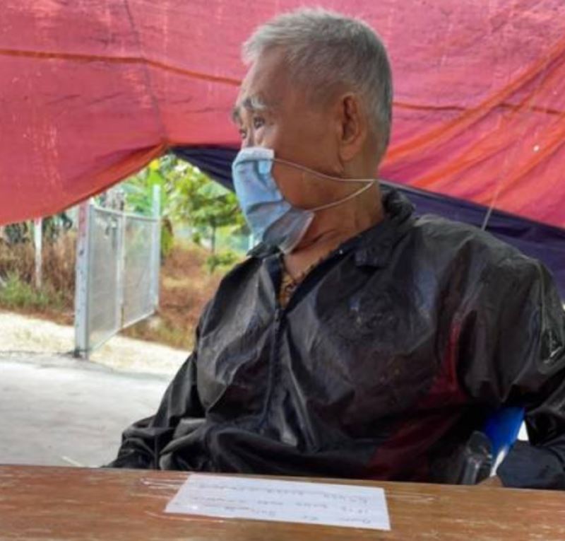 elderly uncle from melaka goes out to get food, gets lost and ends up in johor