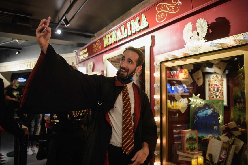 kedai harry potter terbesar di dunia dibuka