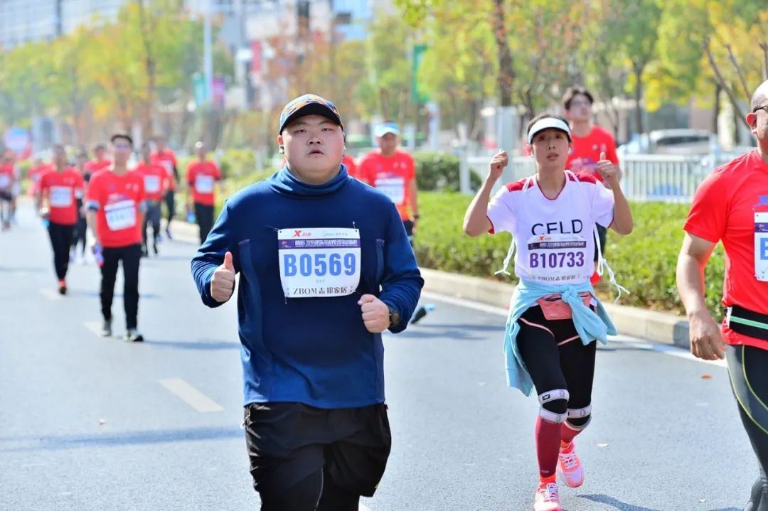 125kg man proves his determination and goes viral after completing triathlon