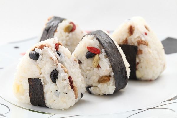 平凡米饭创意变身!米饭3种不同吃法
