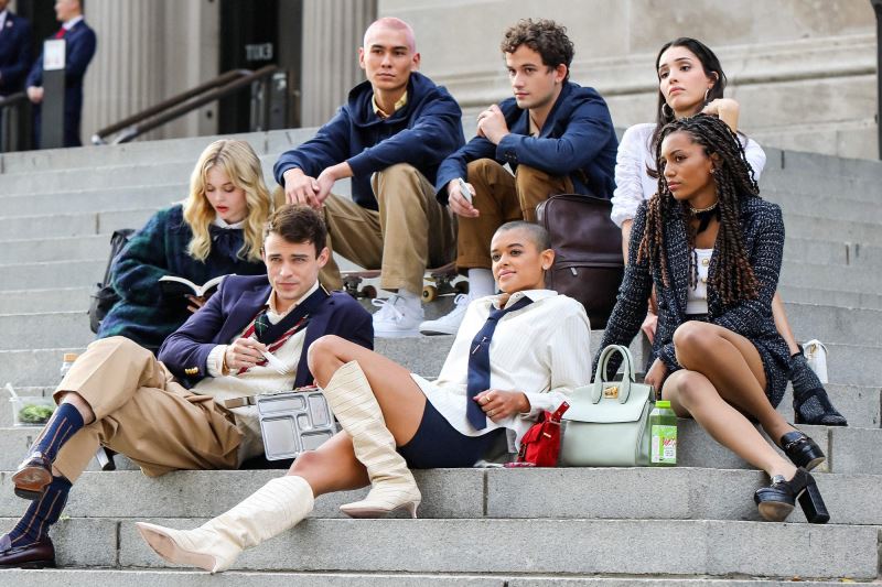 gossip girl is back on hbo, and more scandalous than ever!
