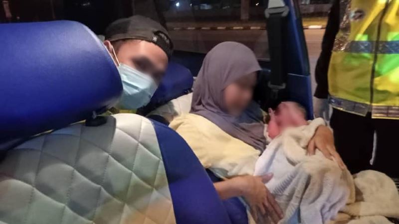 woman in kuching gives birth at a roadblock