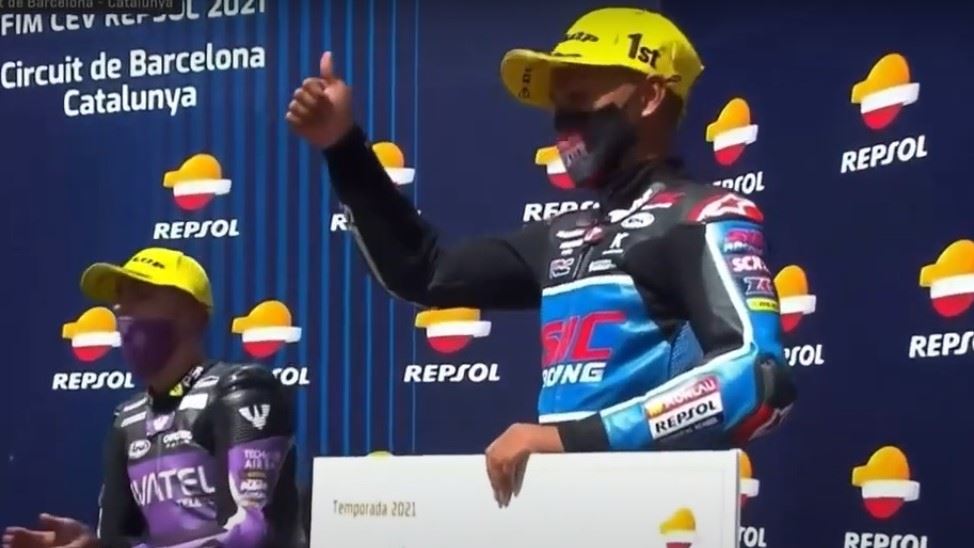 tahniah! damok rangkul juara cev moto3 remaja dunia, negaraku berkumandang di sepanyol 