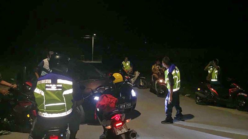 elderly man in taiping falls from his motorcycle and was stranded for almost 13 hours!