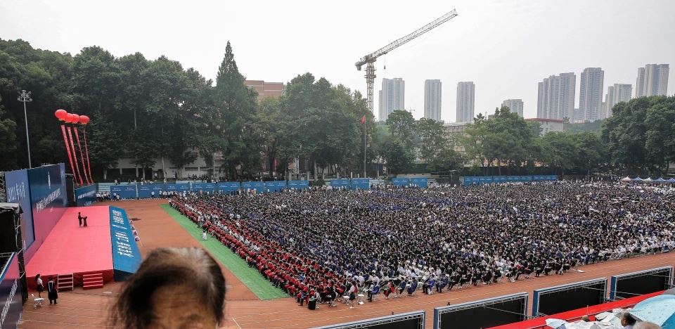 lebih 11,000 pelajar hadir konvo di wuhan tatkala negara lain masih melawan covid-19