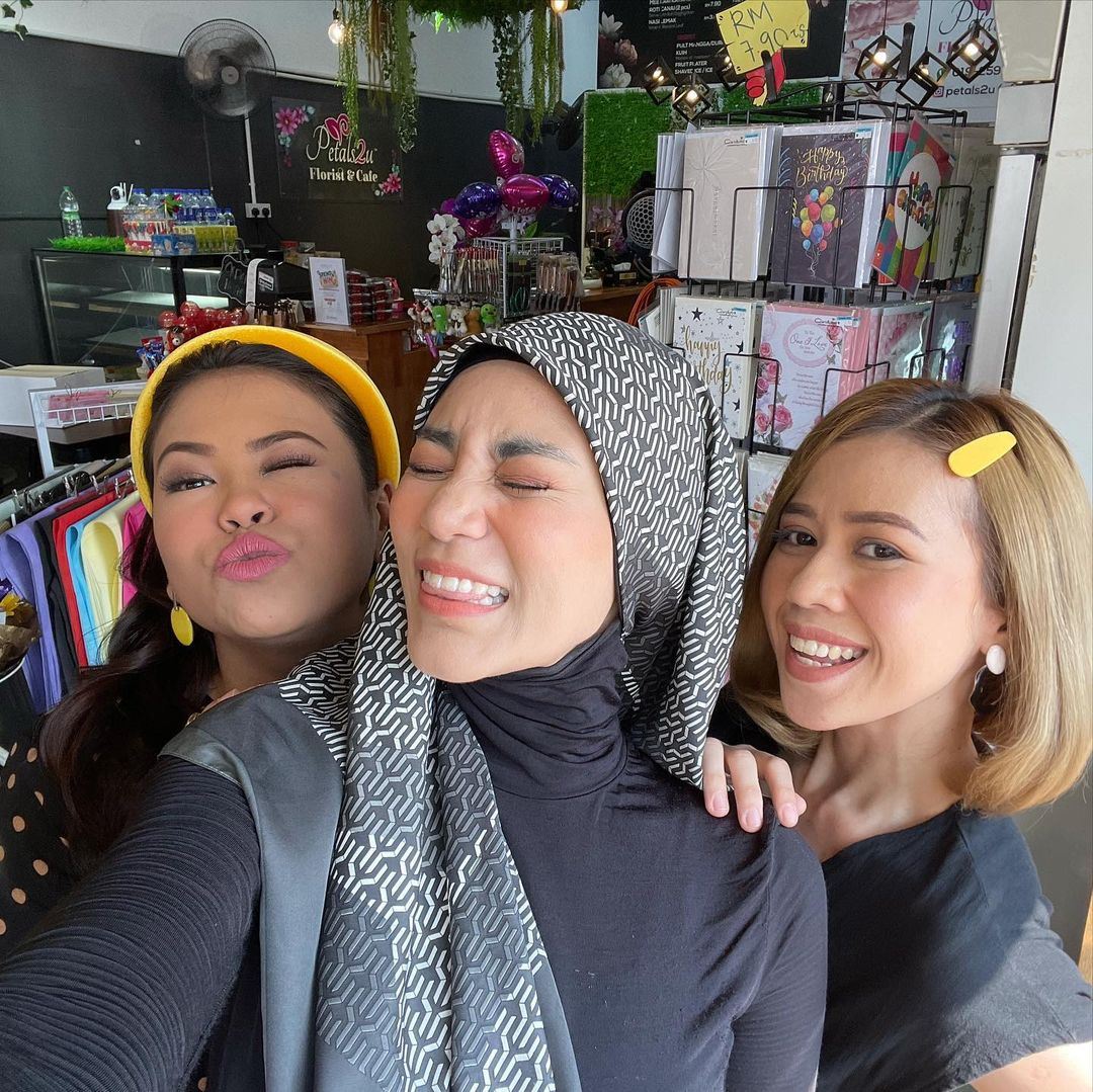 uyaina arshad bawa watak wanita pelik, fesyen aneh terima kritikan netizen