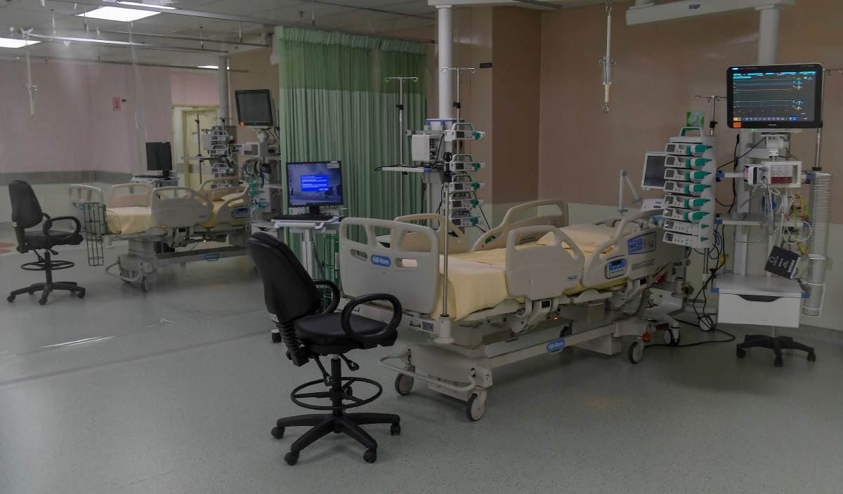 pesakit kritikal covid-19 kian meningkat, kkm bimbang penggunaan katil icu melebihi 100 peratus