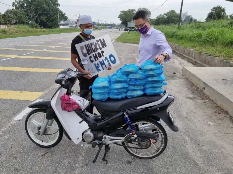penang assemblyman buys everything from food vendor and shares it with delivery riders