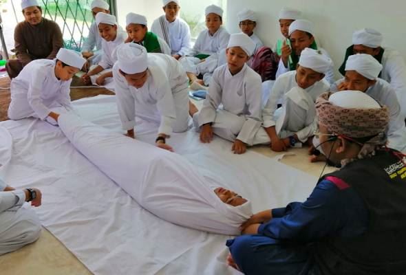 pengurusan jenazah mahal dan raih untung? mawi, anas minta penjelasan jurulatih pengurusan jenazah