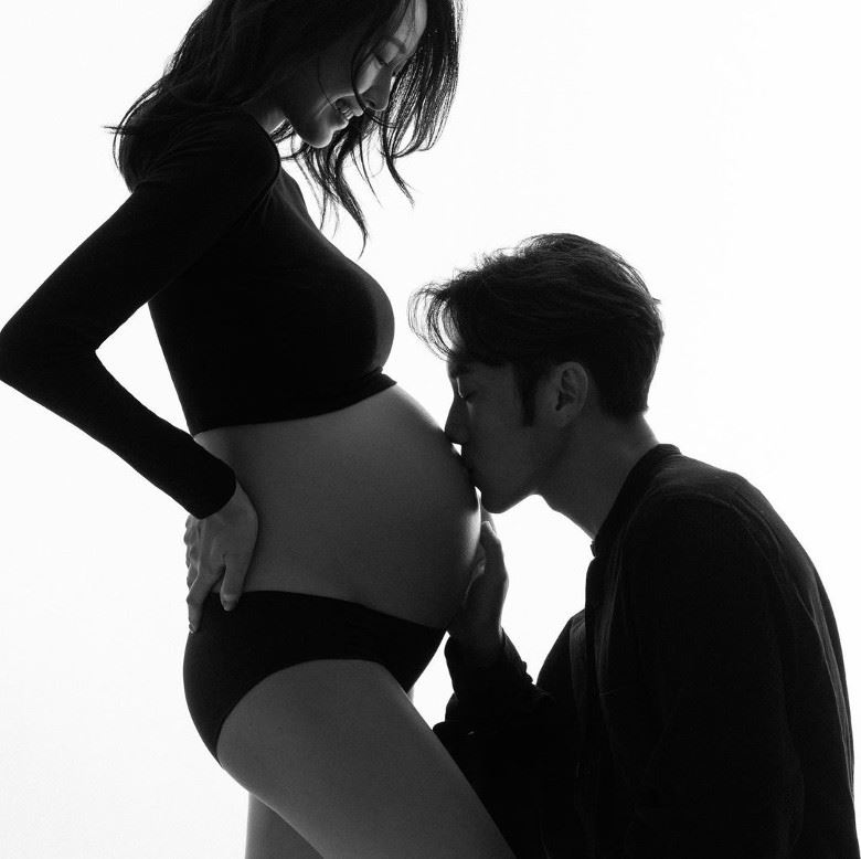 【多图】下个月就生啦❗️汤怡「8个月」怀孕写真曝光👶