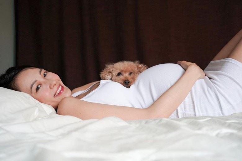 【多图】下个月就生啦❗️汤怡「8个月」怀孕写真曝光👶