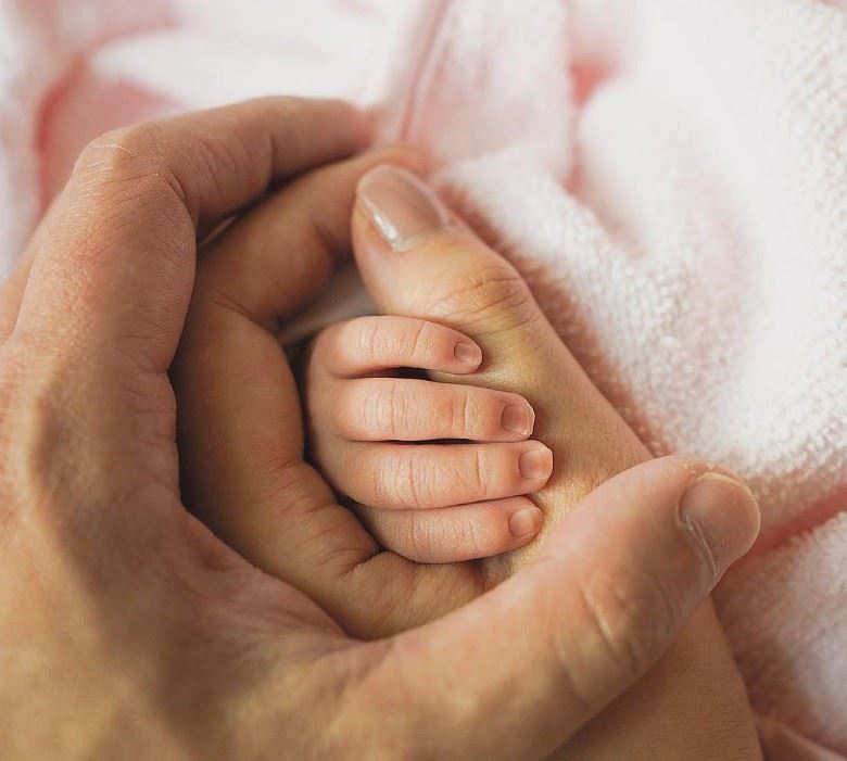 汤怡宣布女儿出世啦❗️「最好的父亲节礼物」❤️