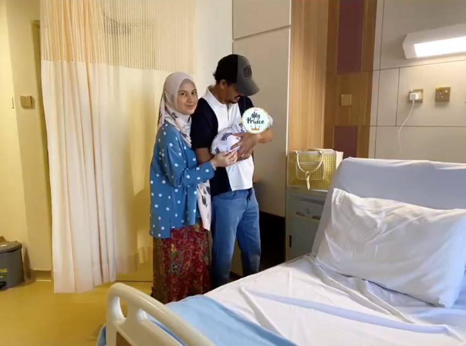 lisa surihani dedah nama anak ketiga, yunos laith nama diberi