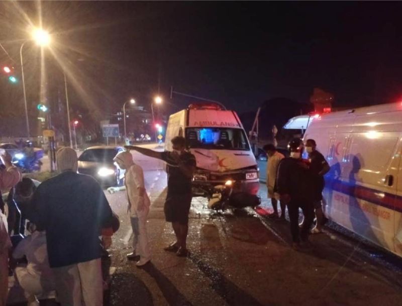 motorcyclist beats red light, crashes into ambulance in selangor
