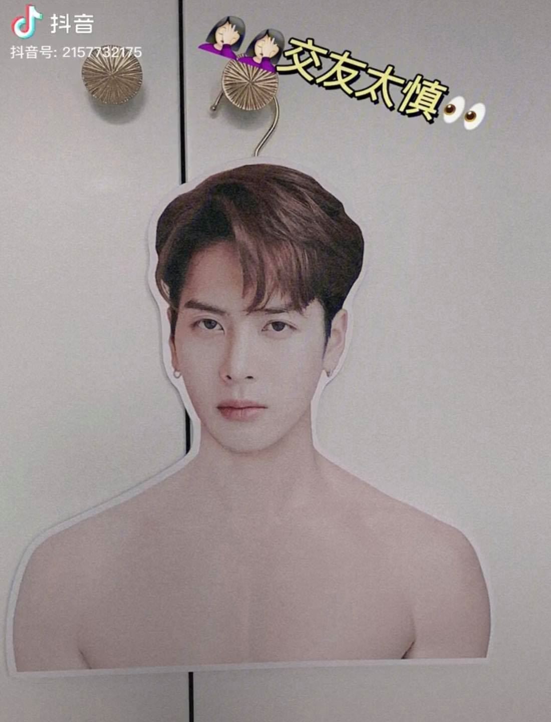 让人爆笑的礼物❗️王嘉尔衣架驾到🔥