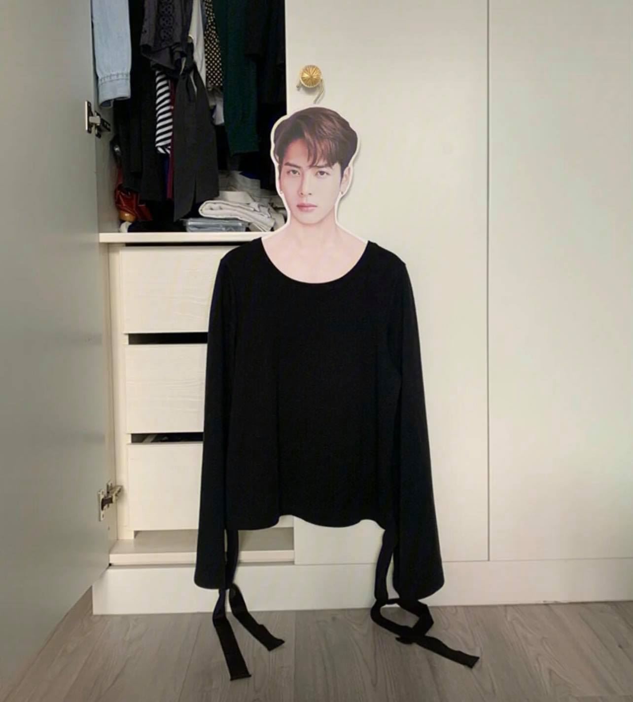 让人爆笑的礼物❗️王嘉尔衣架驾到🔥