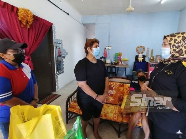 “kutip sayur tepi jalan buat alas perut”, orang ramai simpati nasib ibu tunggal, anak hilang ingatan akibat kemalangan