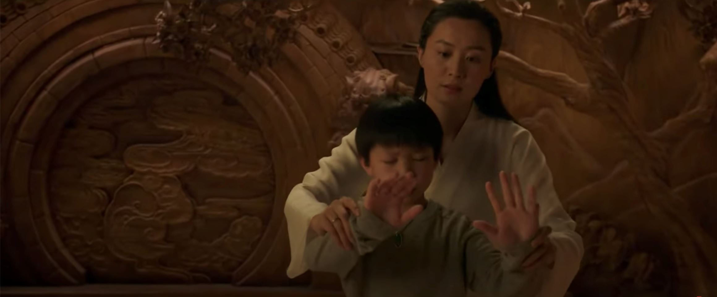 【影片】《尚气》新预告片曝光❗️陈法拉出场啦❗️饰演梁朝伟的老婆